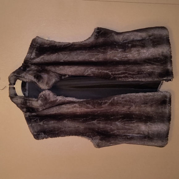 Reversible Faux fur Vest - Picture 1 of 7